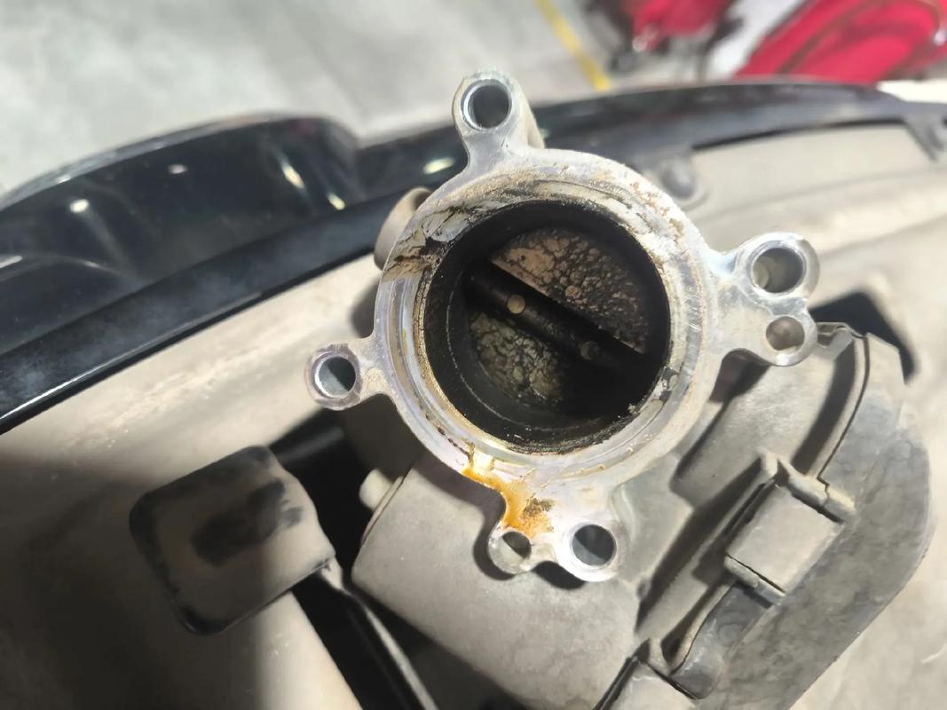 节气门清洗有什么作用(怎么判断节气门脏了)