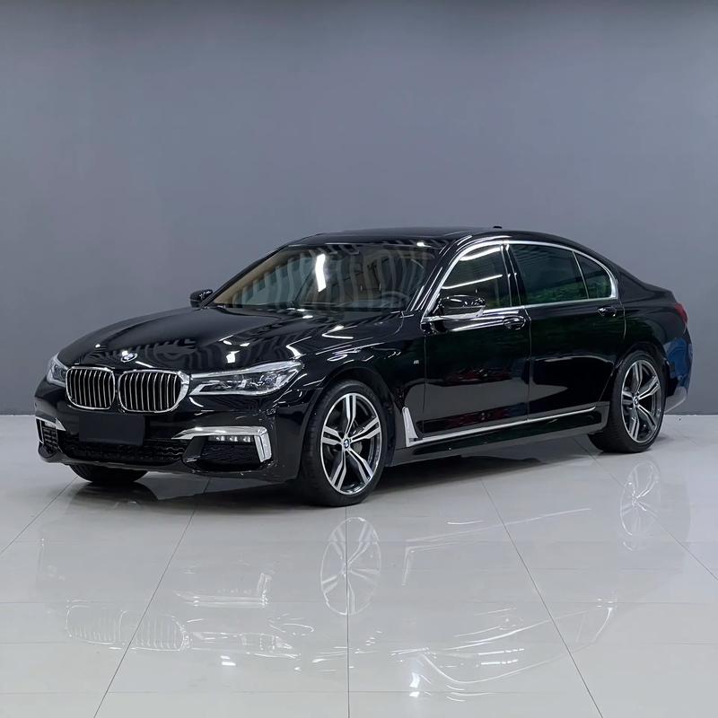 宝马760v12顶配(宝马760v12怎么样)